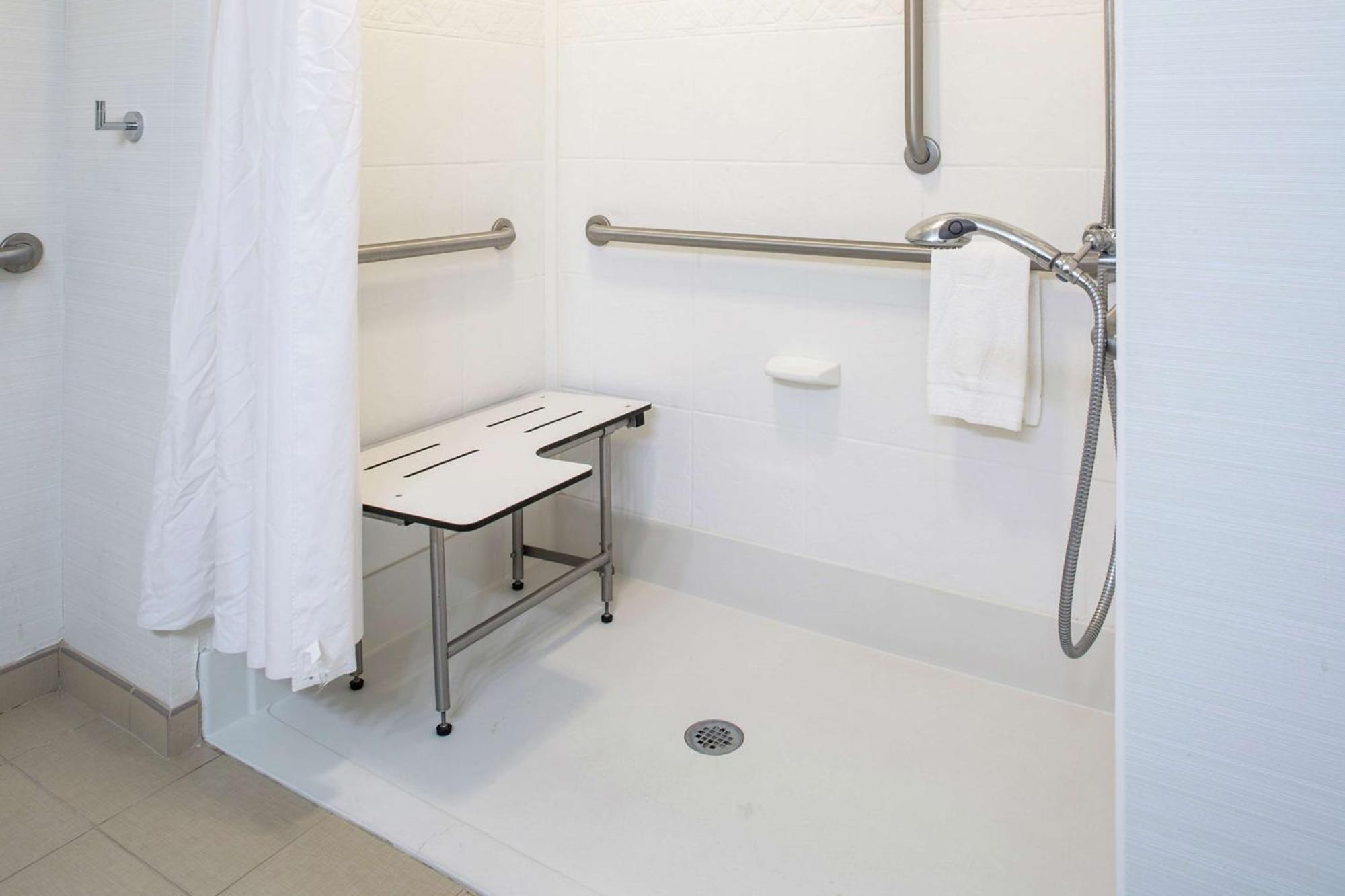 Hampton Hotel 3*